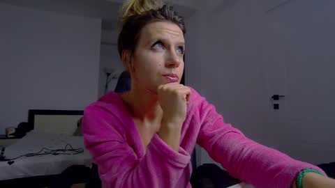 sellena_angels online show from April 9, 2026, 6:57 pm