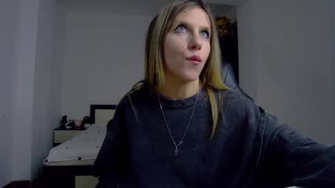 sellena_angels online show from April 15, 2026, 5:31 pm