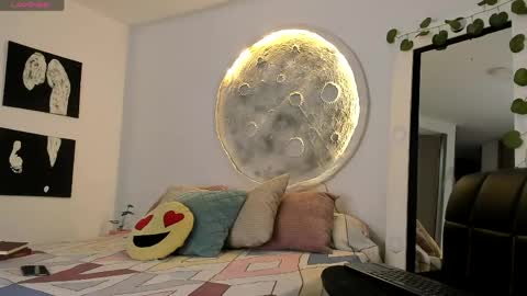 Selyn online show from April 16, 2026, 11:11 am