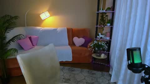 sensitiveheartt online show from September 19, 2025, 4:36 am