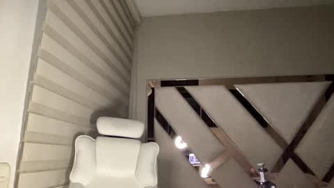 Snapshot of sensual_little_angel chatting on December 18, 2024, 1:37 am Nataly online show from December 18, 2024, 1:37 am