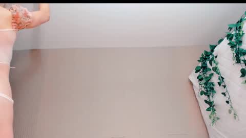 Mia online show from February 27, 2026, 10:54 pm