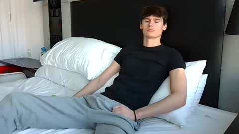 Snapshot of sensualalien chatting on December 3, 2024, 9:12 pm Cam online show from December 3, 2024, 9:12 pm