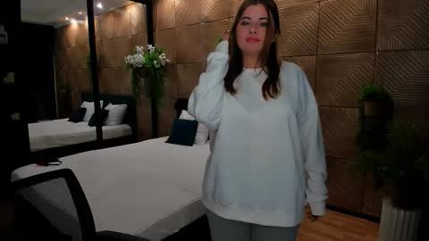 Becca online show from October 17, 2025, 1:53 am