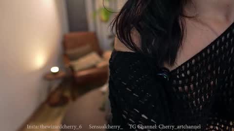 Maria- OF sensual bee online show from March 11, 2026, 1:00 am