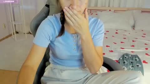 Snapshot of seraphineclark chatting on October 4, 2025, 2:31 am Seraphine online show from October 4, 2025, 2:31 am