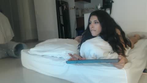 sararoussee online show from December 15, 2025, 2:16 am