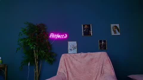 seven_sinsss online show from April 3, 2026, 4:10 am