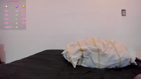 Snapshot of sexx_hunters chatting on January 22, 2025, 1:42 am Jax and Lu online show from January 22, 2025, 1:42 am