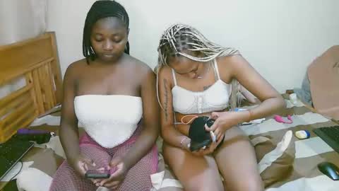 sexy_bluegirl online show from April 14, 2026, 2:39 am