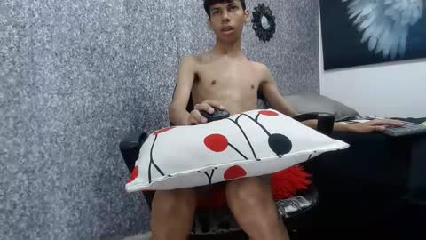 Snapshot of sexy_boysx18 chatting on October 21, 2025, 4:35 am Sicaru online show from October 21, 2025, 4:35 am