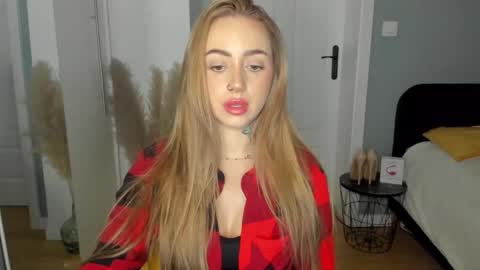 C o r a l i e online show from April 22, 2026, 2:07 pm