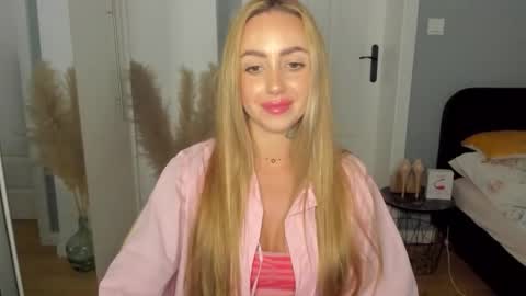 C o r a l i e online show from May 29, 2026, 2:26 pm