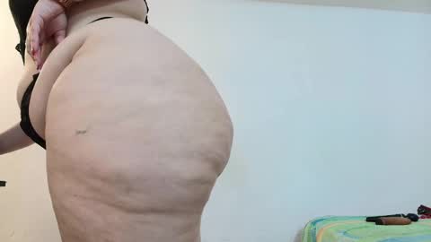 Snapshot of sexy_curvi chatting on February 20, 2025, 8:14 pm karla           instagram  online show from February 20, 2025, 8:14 pm