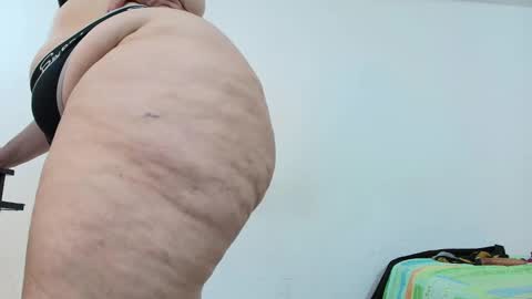 Snapshot of sexy_curvi chatting on February 25, 2025, 4:42 pm karla           instagram  online show from February 25, 2025, 4:42 pm