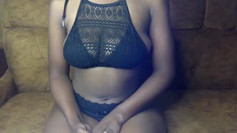 Snapshot of sexy_ellahh chatting on July 14, 2026, 2:05 am Ellahh online show from July 14, 2026, 2:05 am
