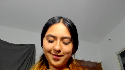 Snapshot of sexy_foxx_ chatting on December 13, 2024, 5:05 am Antonella online show from December 13, 2024, 5:05 am