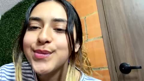 Snapshot of sexy_foxx_ chatting on February 10, 2025, 4:47 pm Antonella online show from February 10, 2025, 4:47 pm