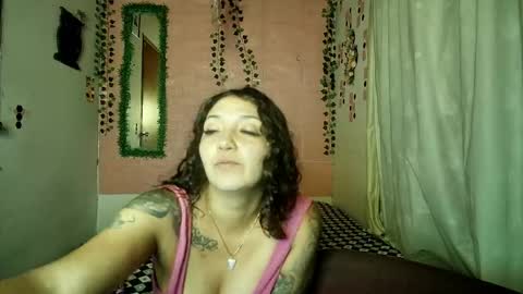 sexy lolas online show from April 28, 2026, 12:31 am
