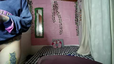 sexy lolas online show from May 12, 2026, 5:15 am