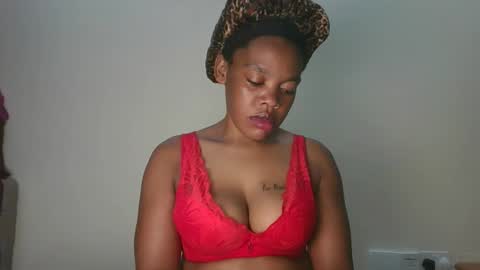 sexy_lyna online show from December 16, 2025, 7:52 pm