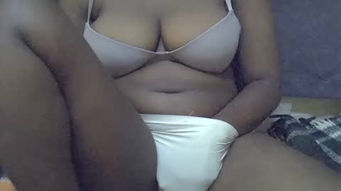 sexy_lyne23 online show from June 19, 2026, 5:01 am