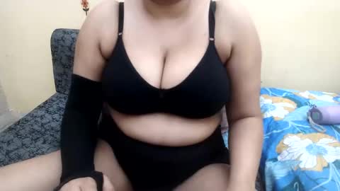sexy_mandakini online show from April 12, 2026, 7:57 am