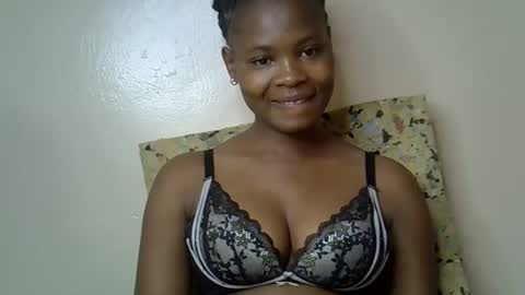 Molyne online show from April 17, 2026, 11:52 pm