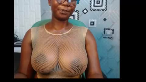 Snapshot of sexy_pearl12 chatting on January 12, 2025, 12:55 pm zoe online show from January 12, 2025, 12:55 pm