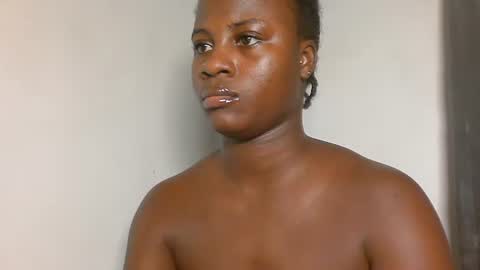 sexy_petitqueen online show from February 26, 2026, 4:11 am