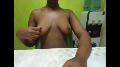 Snapshot of sexy_siren_ chatting on October 5, 2025, 12:42 am Valentine online show from October 5, 2025, 12:42 am