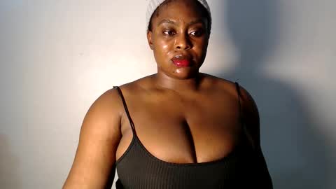 Luna online show from March 2, 2026, 9:43 pm