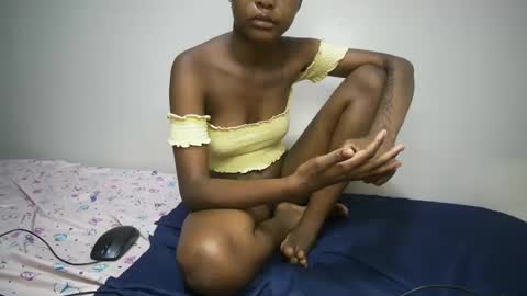 sexyasspetitte_ online show from January 10, 2025, 3:07 am