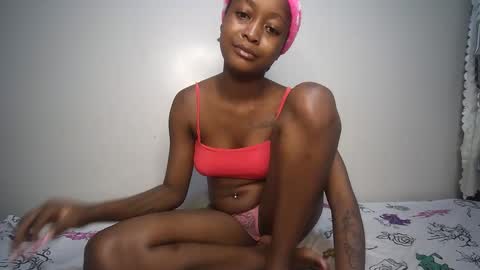 sexyasspetitte_ online show from February 6, 2025, 12:54 am