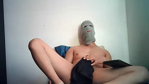 Snapshot of sexyatrevidoo chatting on December 15, 2024, 2:05 pm SesyMen online show from December 15, 2024, 2:05 pm