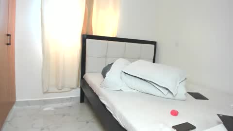 sexybootydoll online show from February 12, 2026, 12:11 pm