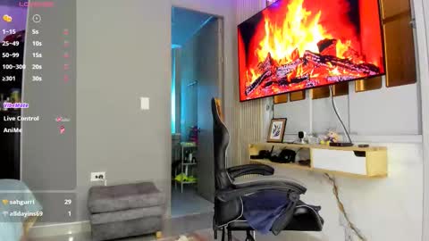 Snapshot of sexyhotblack21 chatting on December 4, 2025, 1:53 pm hotebony online show from December 4, 2025, 1:53 pm