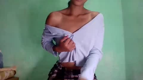 sexyjolie586 online show from May 28, 2026, 7:38 am
