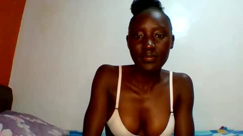 sexylucia5 online show from May 6, 2026, 11:43 pm