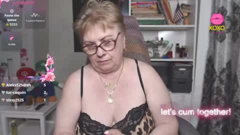 sexylynette4u online show from June 3, 2026, 2:33 pm