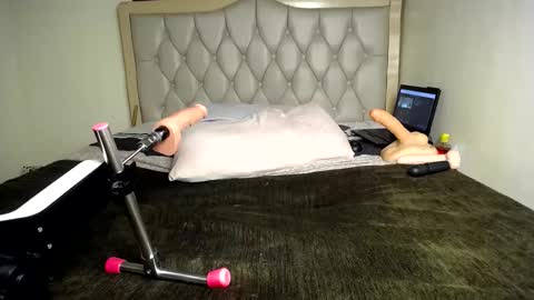 naughty slut online show from February 15, 2025, 10:00 am