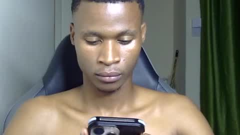Snapshot of sexyromeo_bbc chatting on June 18, 2026, 7:29 pm Enzo online show from June 18, 2026, 7:29 pm