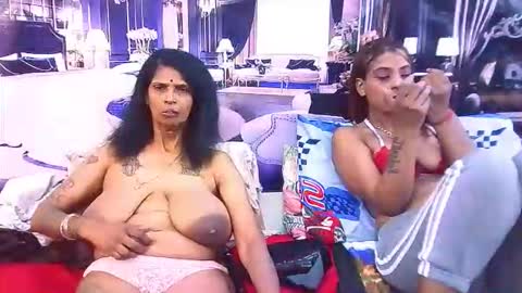 Snapshot of sexyva4u2luv chatting on February 13, 2026, 8:32 am sexyva4u2luv online show from February 13, 2026, 8:32 am