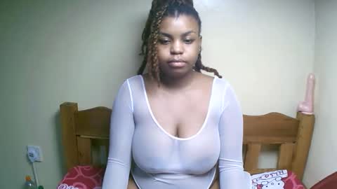 sexyyred_ online show from April 19, 2026, 2:38 pm