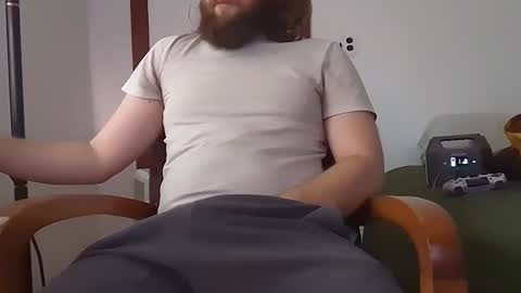 Gee online show from November 18, 2025, 1:48 pm