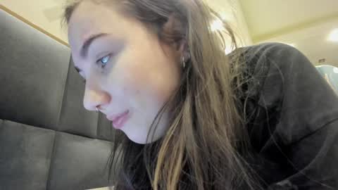 shadow_raffi online show from December 4, 2024, 2:20 am