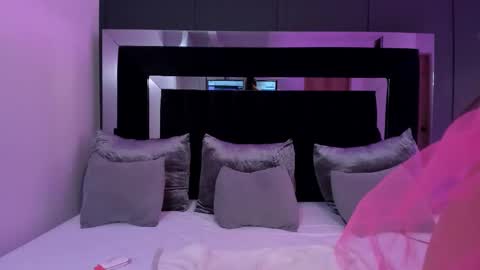 Shaina Vasquez online show from February 1, 2026, 5:17 am