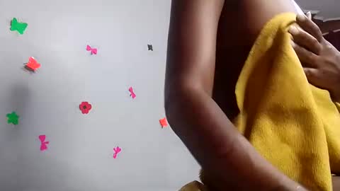 Snapshot of shakkiecam chatting on December 31, 2024, 2:40 am Shaky online show from December 31, 2024, 2:40 am