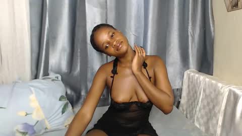 Snapshot of shakkiecam chatting on October 17, 2025, 12:52 pm Shaky online show from October 17, 2025, 12:52 pm