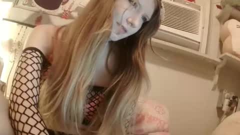 Snapshot of shampooprincess001 chatting on March 21, 2026, 1:32 am shampooprincess001 online show from March 21, 2026, 1:32 am